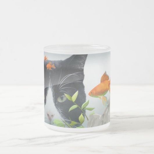 カスタムのフォトネコが水槽の中をのぞき込む フロストグラスマグカップ (中央)