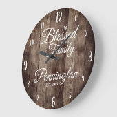 カスタムのフ賛美ァミリー名が木材に ラージ壁時計 (傾斜)