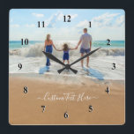 カスタムの写真と文字 – 自分のデザイン – 家族 スクエア壁時計<br><div class="desc">の写真カスタムと文字-ユニークお客様のデザイン – 家族/友人または個人の贈り物 – テキストと写真の追加 – 要素のサイズ変更と移動、削除、追加、カスタマイズツールによる文字/イメージの – 幸楽しむせになれ:)</div>