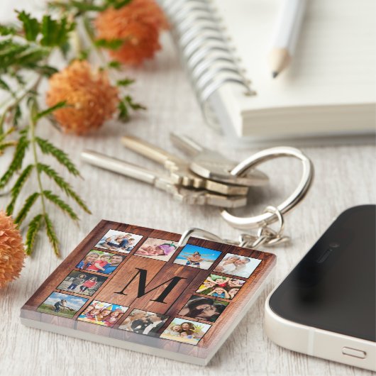 カスタムの写真コラージュ再生木材 キーホルダー (正面右)