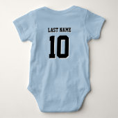 カスタムの姓の番号ドロップシャドウスポーツ ベビーボディスーツ (裏面)
