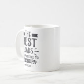 カスタムの最高のパパがおじいちゃんに昇進する年 コーヒーマグカップ (正面左)