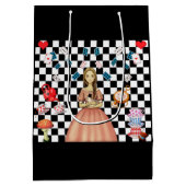 カスタムの色のアリスがワンダーランドティーパーティーを確認 ミディアムペーパーバッグ (裏面)