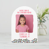 カスタムの誕生日パーティーが子供たちに任意の年齢を振りかける 招待状 (スタンド正面)