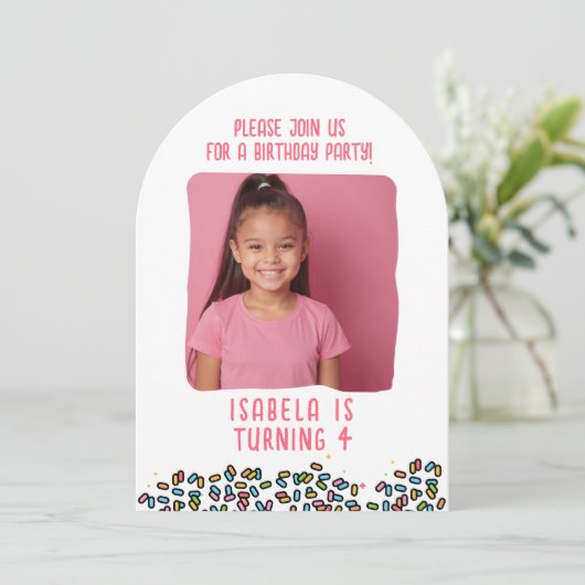 カスタムの誕生日パーティーが子供たちに任意の年齢を振りかける 招待状 (スタンド正面)