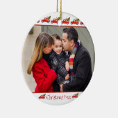 カスタムの2面家族写真の赤いトラッククリスマス セラミックオーナメント (右)
