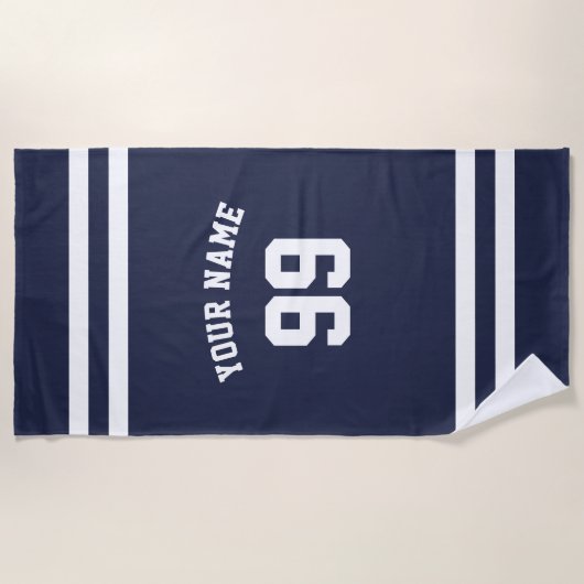 カスタムはフットボールのjersey数濃紺を遊ばします ビーチタオル (正面)