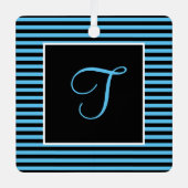 カスタムイニシャルレター青と黒ストライプの メタルオーナメント (正面)