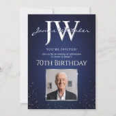 カスタムイニシャル70エレガントth誕生日ブルーシルバー 招待状 (正面)