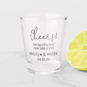 カスタムウェディングショットグラス応援私たちは結び目を結んだ ショットグラス (正面)