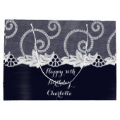 カスタムウェディング誕生日グラファイトホワイトレースネイビー ラージペーパーバッグ (裏面)