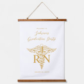 カスタムカラーBSN RNナース卒業パーティサイン 吊り下げ型タペストリー (正面)