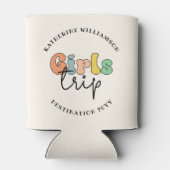 カスタムガールズトリップ |かわいい女の子の週末の休暇 缶クーラー (裏面)