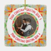 カスタムクリスマススターメリーグリーンフォトグリーティング セラミックオーナメント (裏面)