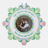 カスタムクリスマススター冬の緑のフォトグリーティング オーナメントカード (裏面)