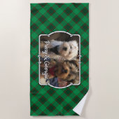 カスタムクリスマスフォトフレーム赤と緑の格子模様 ビーチタオル (正面)