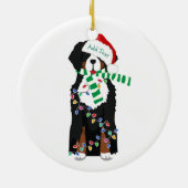 カスタムクリスマスベルネーズマウンテンホリデードッグ セラミックオーナメント (裏面)