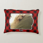 カスタムクリスマスレッドとブラックプレイド2フォトフレーム アクセントクッション (裏面)