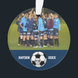 カスタムサッカーフォトコラージュ名チーム番号 オーナメント<br><div class="desc">このサカスタムッカー写真コラージュには、アップロードしたサッカーの写真、白黒のサッカーボール、選手の名前、チーム名、番号などが掲載されています。 すべて、チームの色に合わせてカラフルの背景を変更できるように設定します。 クリック目の小さなスポイト。 このデザインは、サッカー選手やファン、コーチが長い間大切にしてくれる季節の記念物に最適です。 以下のColorfulgalshopのロゴにあるのが、サッカーをテーマにしクリックた他の贈り物を見て、次にSports\Hobies > Soccerを見てください。 感謝してい何ストップ!</div>