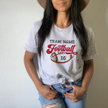 カスタムサッカー選手の名前とナンバーレッド Tシャツ<br><div class="desc">のフロントとバックカスタムサッカーTシャツ – アスレティックグレーデザインに表示されているスクリプト"Football"は、チーム名カスタマイズ、選手の姓およびジャージー番号に使用できる文字と共に語彙を表現しています。赤、レザーブラウン、木炭のグレーカラーがカスタマイズありる。</div>