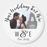 カスタムスクリプト文字冷蔵庫用マグネット結婚式の引き出物 マグネット<br><div class="desc">カスタム印刷された書パーソナライズされた跡スクリプトフォントテンプレートラウンドフォト冷蔵庫用マグネット結婚式の引き出物。写真パーソナライズされた冷蔵庫用マグネットの前面にあるテンプレートは、直径1.25インチ、直径2.25インチ、直径3インチの3サイズで利用可能。UPPER文字 – メイン結婚の声明。IMAGEをカップル結婚、婚約、写真に置き換え結婚る。LOWER文字 – 花嫁と花婿のイニシャルにアンパサンド記号を付けて上部文字を補完するモノグラムテンプレート。年の日付行は、05.08.20XXなど結婚の正確な日付に変更でき素晴らし、日付の保存のお気に入りとして使用できる。すべての磁石で利用可能であるか、任意の製品にテンプレートを転送。この製品に対する大きな複数購入割引。デザイン、テンプレートからカスタマイズ可能な結婚式の引き出物（好意）を作成する。あなたの写真ユニーク、モノグラム結婚、画像のアップロードと結婚、何百ものスクリプト、書道、レトロ、ヴィンテージ、その他のフォントスタイルのオプションを含む、あなたの文字を完全に好きにあなたのゲストのためにパーソナライズ。これらのカスタマイズ結婚式の引き出物は、あなたの独身者やバチェロレッテ、あなたのブライダルシャワーのためのトップのgroomsmenやbridesmaidのギフトを作るまた結婚は、カップルのためのギフトとして。</div>