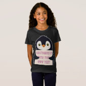 カスタムテキストの看板を持つペンギンのマスコット Tシャツ (正面フル)