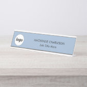 カスタムテキストビジネスパウダーブルー付きシンプルロゴ デスクネームプレート (正面)