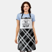カスタムテキスト | 白黒バッファロープレイドモノグラム エプロン (着用した状態)