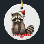 カスタムデイテッドVintage Christmas Water color Raccoon セラミックオーナメント<br><div class="desc">冬の帽子に水彩可愛いラクーンカスタム動物の日付このクリスマスとメリークリスマスを願う</div>