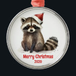 カスタムデイテッドVintage Christmas Water color Raccoon メタルオーナメント<br><div class="desc">冬の帽子に水彩可愛いラクーンカスタム動物の日付このクリスマスとメリークリスマスを願う</div>