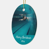 カスタムデイトスイミング泳ぐ人スイムクリスマス セラミックオーナメント (左)