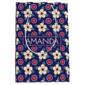 カスタムネイビーブルーとクリームフラワーズ抱き枕 ミディアムペーパーバッグ (正面)