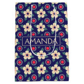 カスタムネイビーブルーとクリームフラワーズ抱き枕 ミディアムペーパーバッグ (裏面)