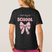 カスタムネーム入り鉛筆型リボンの学校初日デザイン Tシャツ (裏面)