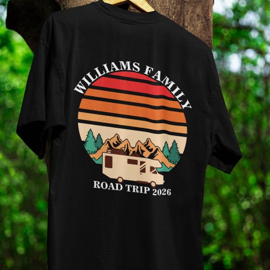 カスタムネーム ファミリーバケーション 山へのドライブ旅行 Tシャツ