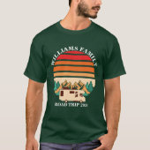 カスタムネーム ファミリーバケーション 山へのドライブ旅行 Tシャツ (正面)