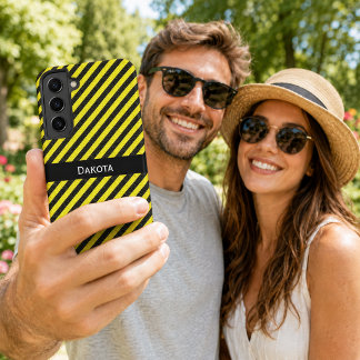 カスタムネーム 黒 黄色 テクスチャ 斜め ストライプ SAMSUNG GALAXY S22+ケース