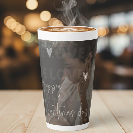 カスタムバレンタインデーのロマンチックなカップルの写真 カフェラテマグ