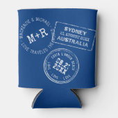 カスタムパスポート旅行切手デスティネーションウェディング 缶クーラー (正面)