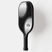 カスタムパーソナライズされたシルバーオンブラック ピックルボールラケット (左)