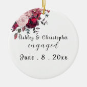 カスタムパーソナライズされた婚約した セラミックオーナメント (正面)