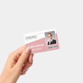 カスタムビジネスロゴバーコード写真従業員ピンク バッジ (手持ち)