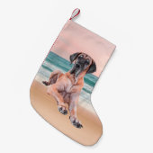 カスタムビーチに座って可愛いグレートデーンドッグ スモールクリスマスストッキング (正面 (吊り時))