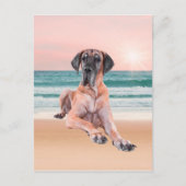 カスタムビーチに座って可愛いグレートデーンドッグ ポストカード (正面)