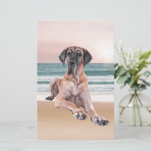カスタムビーチに座って可愛いグレートデーンドッグ 便箋 (スタンド正面)