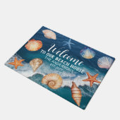 カスタムビーチ名私たちのファミリーハウスドゥへようこそ ドアマット (アングル)