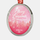 カスタムピンクの穏やかな雪の森のクリスマス メタルオーナメント (左)