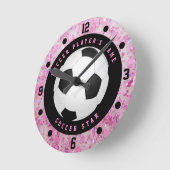 カスタムピンクガールズサッカーボールサッカーラウンドクロック ラウンド壁時計 (傾斜)