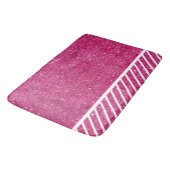 カスタムピンクグリッターと白ストライプ色モダンアート バスマット (アングル)