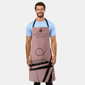 カスタムピンクブラックロゴモットヘアツール エプロン (着用した状態)